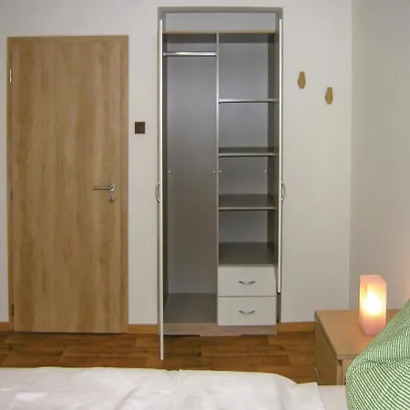 بيت للعطل Three-bedroom Holiday In ياخيموف