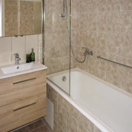 Three-bedroom Holiday In بيت للعطل