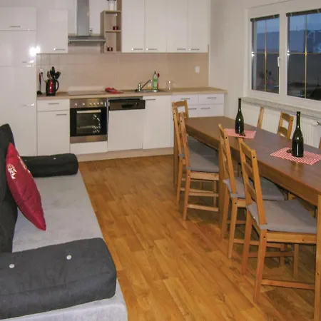 بيت للعطل Three-bedroom Holiday In