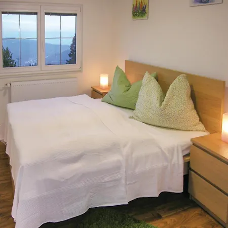 Three-bedroom Holiday In بيت للعطل