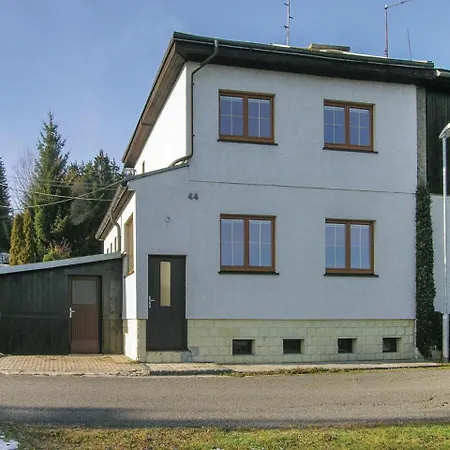 بيت للعطل Three-bedroom Holiday In
